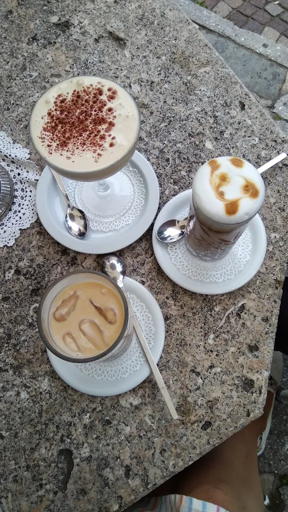 Anna Murashevskaya_Peter's coffee house_Campochiesa_review