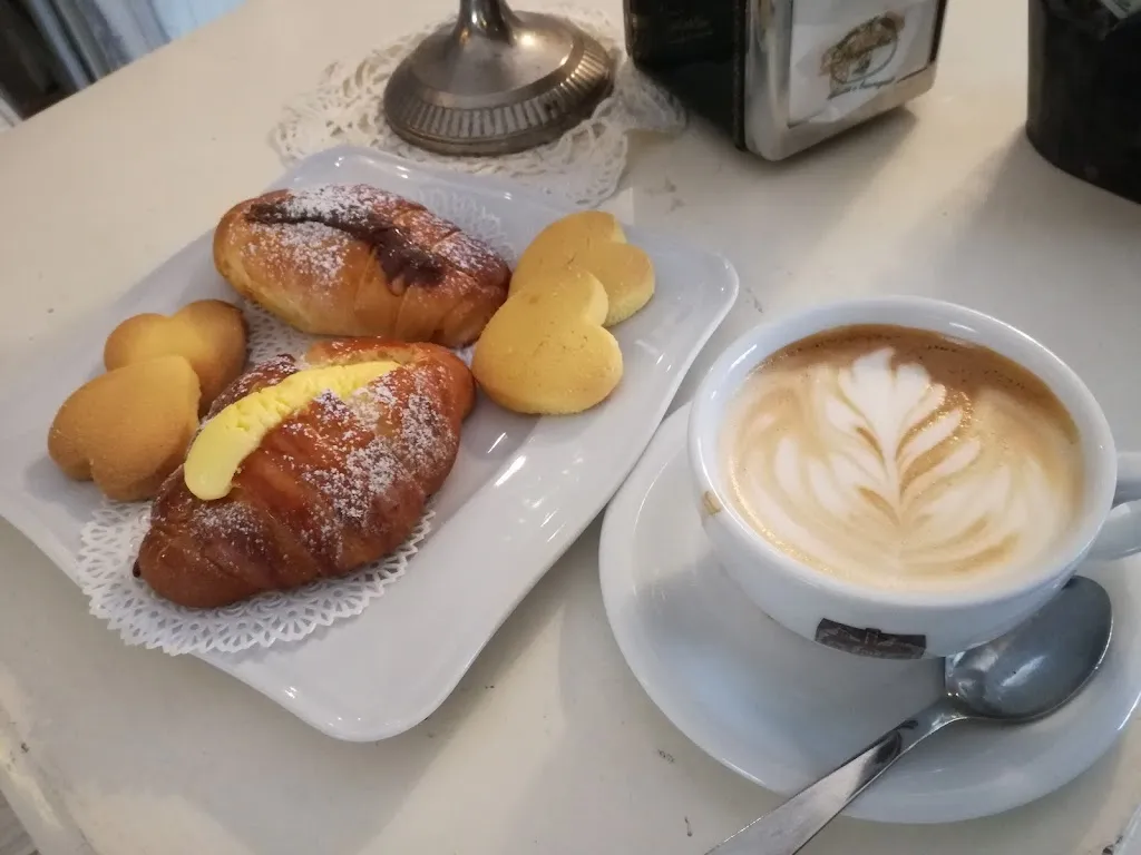 Peter's coffee house_Campochiesa_slider_image_3