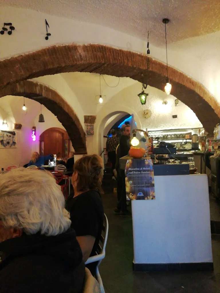 Silvio Berruti_La Città Vecchia music Risto-pub_Campochiesa_review