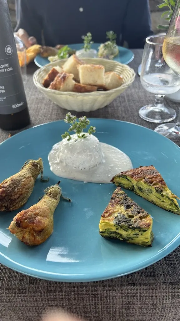 Julia Serafin_Trattoria La Locandiera_Caravonica_review