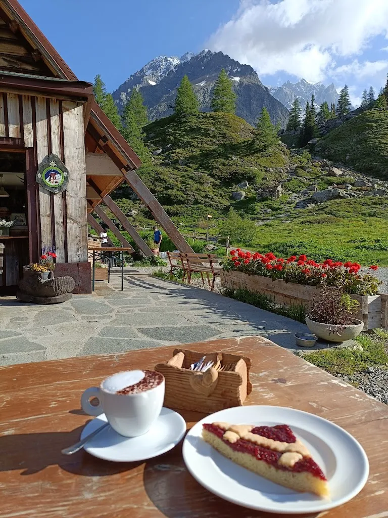 Cabane du Combal_Courmayeur_slider_image_3