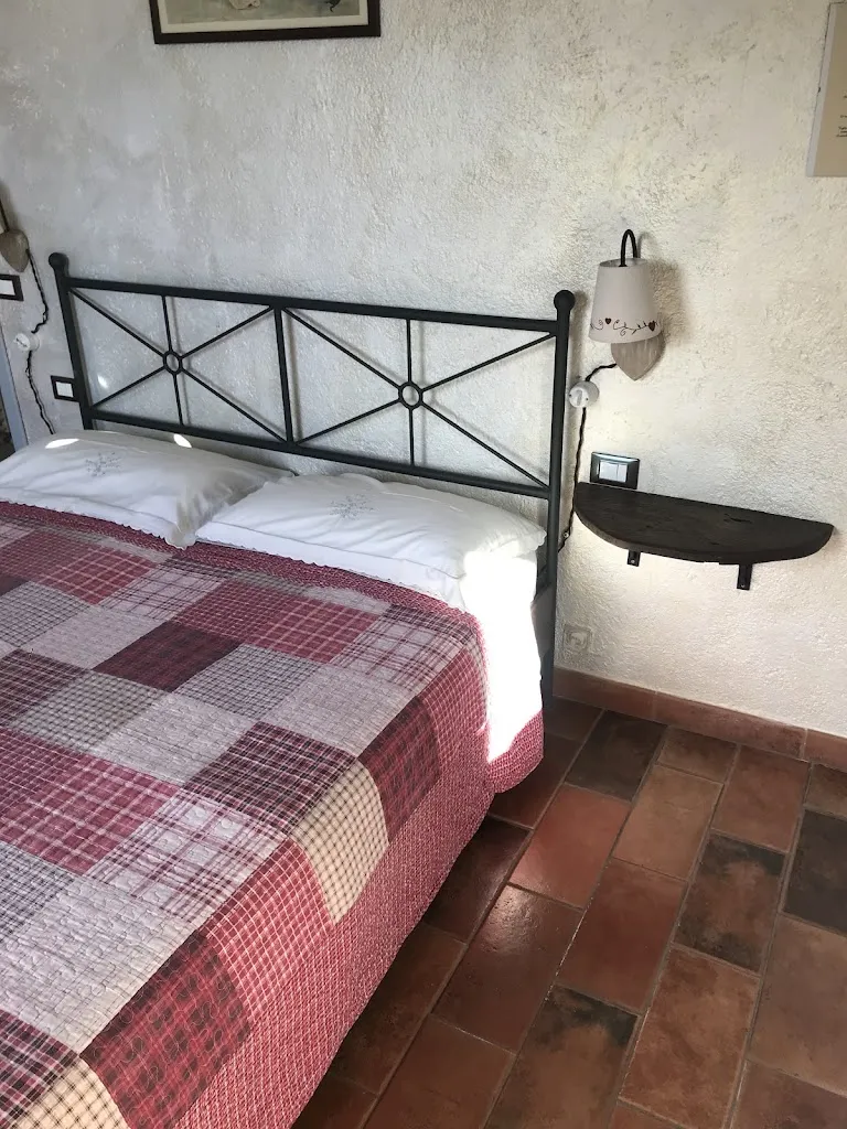 Antico Melo_Castelvecchio di Rocca Barbena_slider_image_1