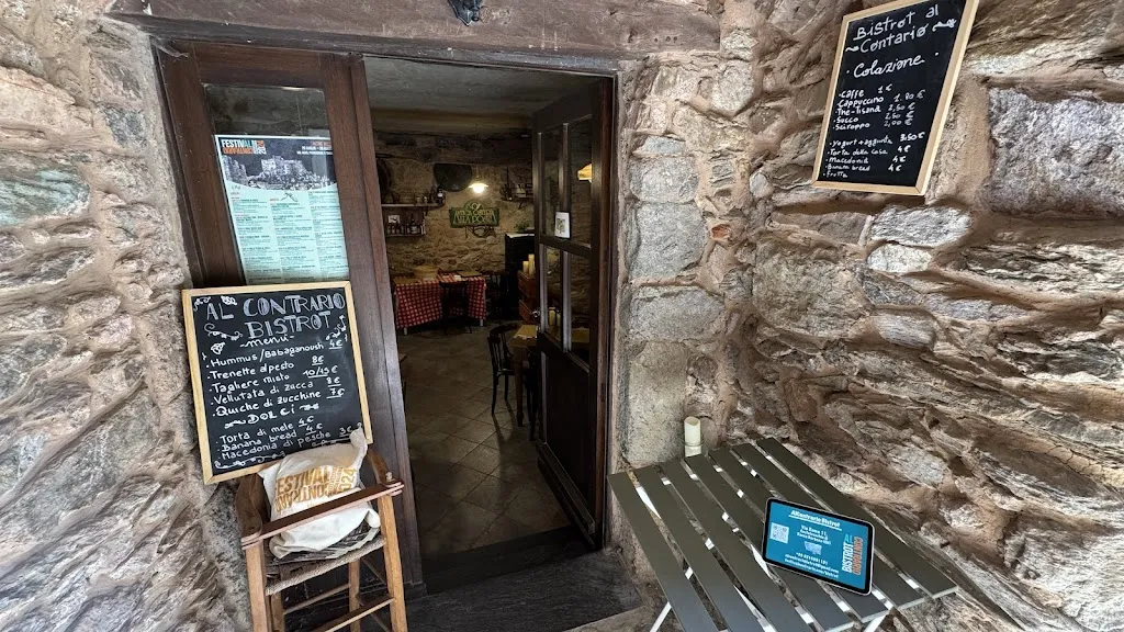 BistrotAlContrario restaurant in Castelvecchio di Rocca Barbena