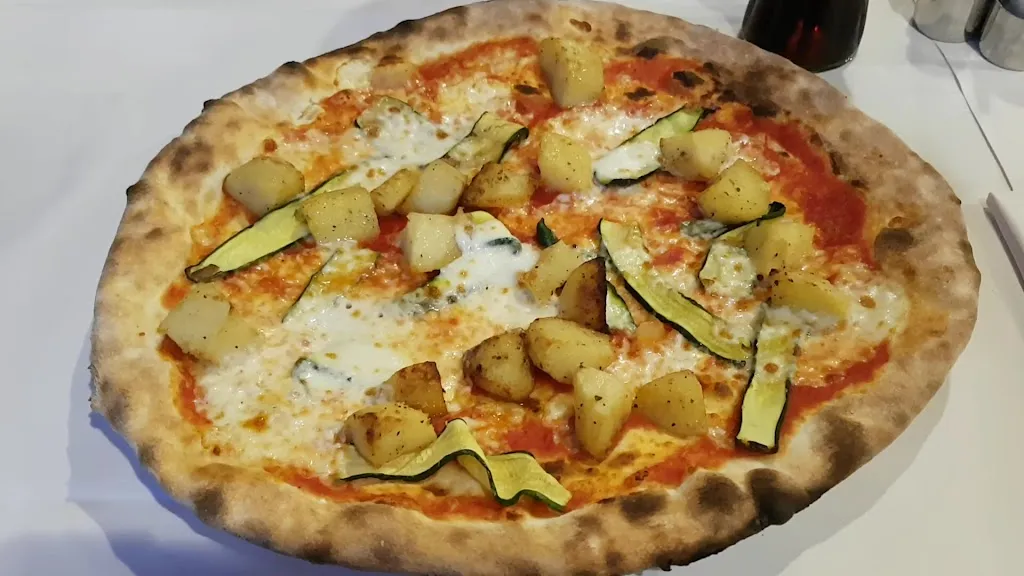 Trattoria Pizzeria Al Castellaro_Castellaro_slider_image_2