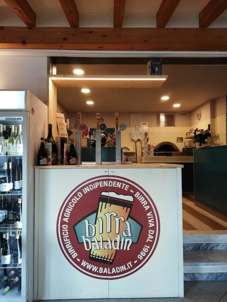 Pizzeria Al Bacio restaurant in Castelnuovo Magra