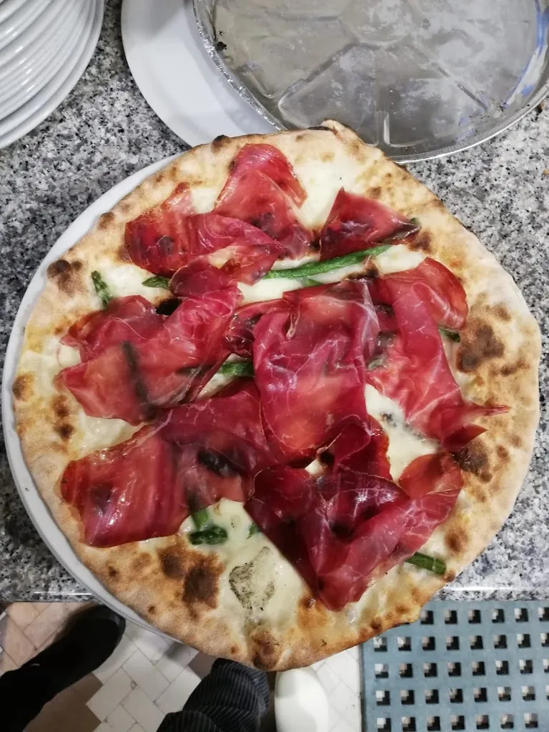 Pizzeria Al Bacio_Castelnuovo Magra_slider_image_3