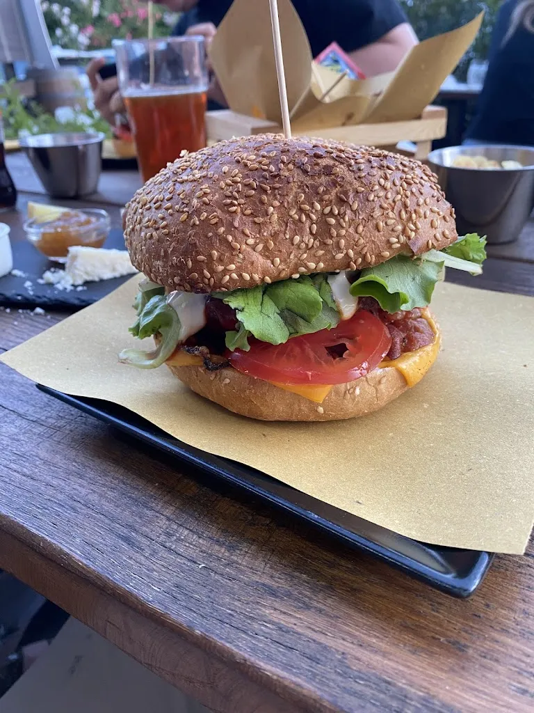 Roger Berger_Castelnuovo's Crazy Beer_Castelnuovo Magra_review