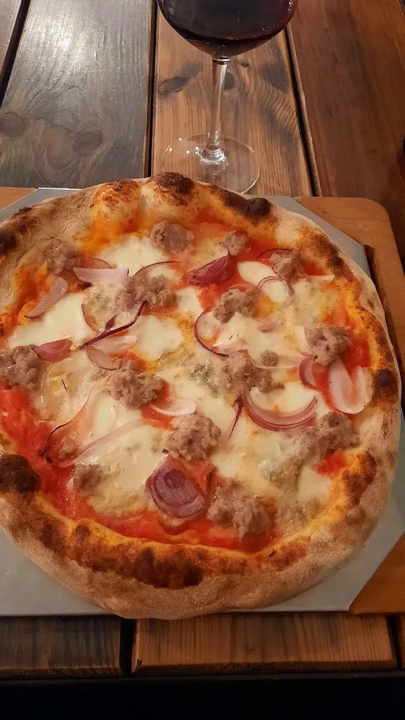Natnaree Jarnkhueng_Pizzeria Mezzomarinaio Celle_Celle Ligure_review