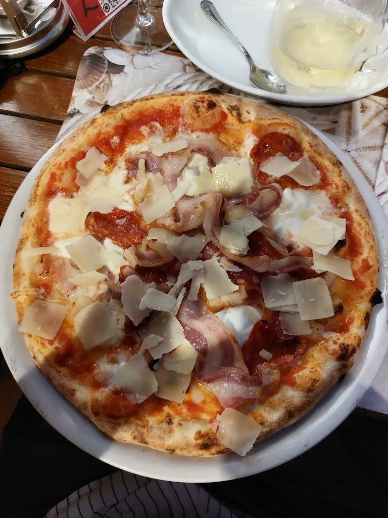 Simon Onghena_Pizzeria Basso Sera_Celle Ligure_review