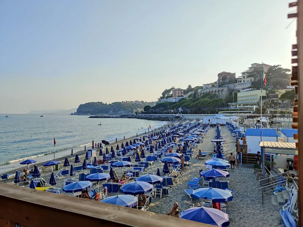 Raino Pikkarainen_La Isla_Celle Ligure_review