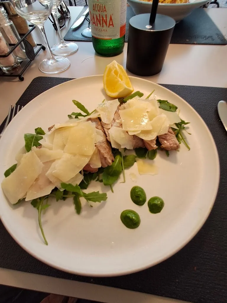 A Newman_Molo n.3_Cisano_review