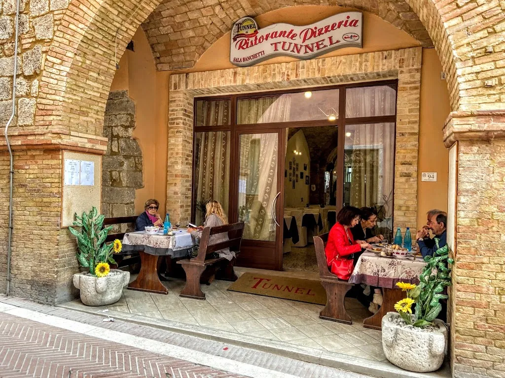 Ristorante Pizzeria Tunnel_Campli_slider_image_1