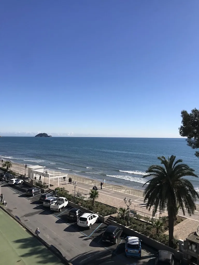 Melissa Ridgway_Grand Hotel Mediterranee_Coreglia Ligure_review