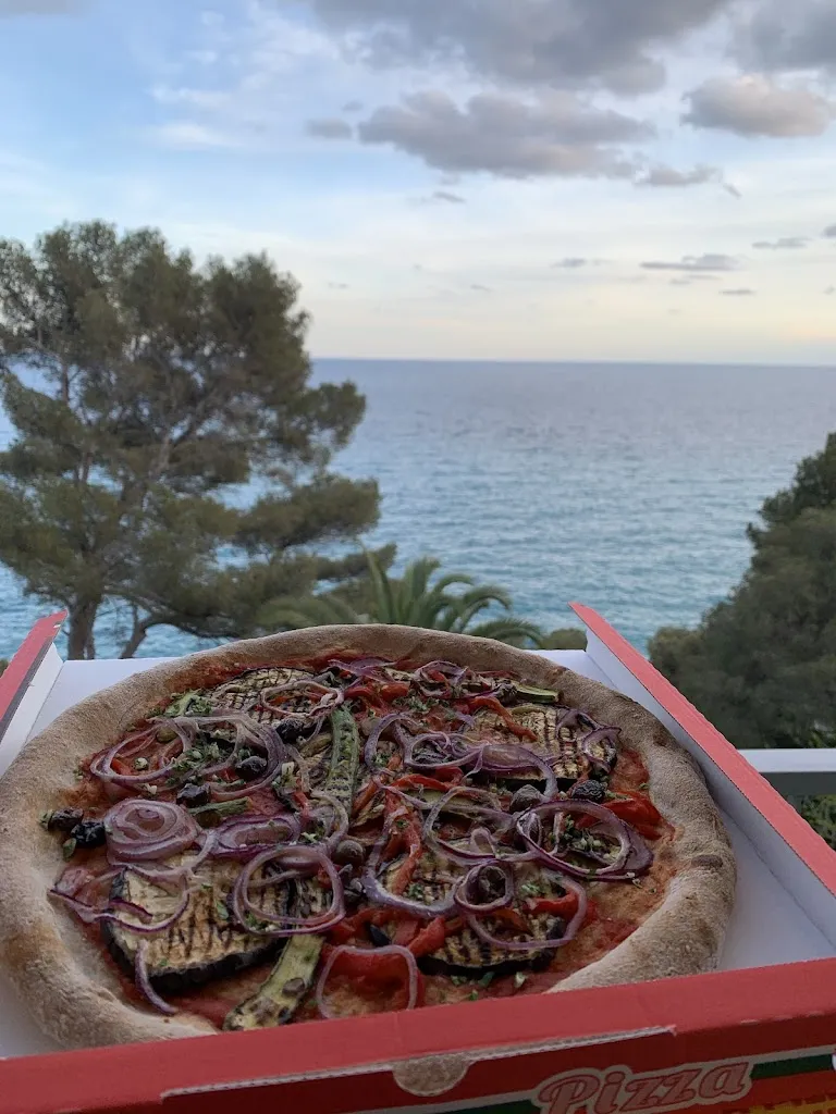 Julius B._El Templo - Pizzeria_Cogoleto_review