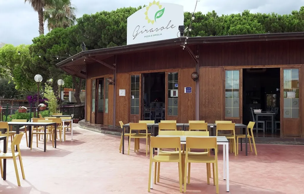 Girasole Pizza & Griglia restaurant in Diano Castello