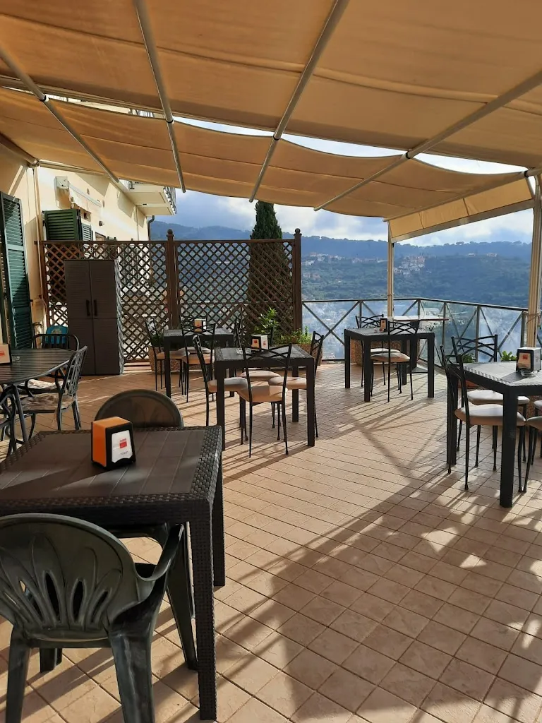 Caffe Del Borgo restaurant in Diano Castello