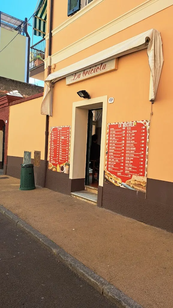 Paninoteca La Briciola restaurant in Diano Castello
