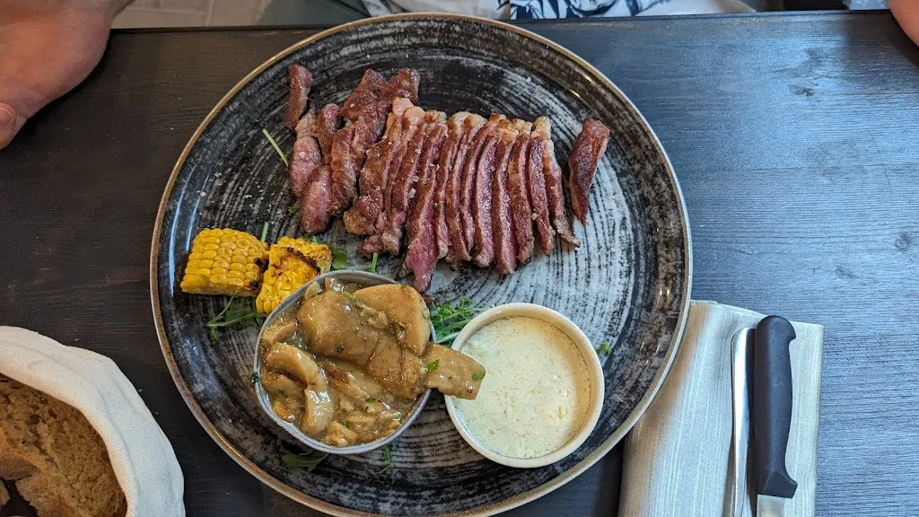 Paul Black_Pizzeria Braceria Le Trote_Dolceacqua_review