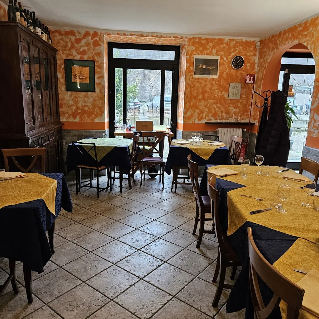 Trattoria al Vecchio Scalo restaurant in Isola del Cantone