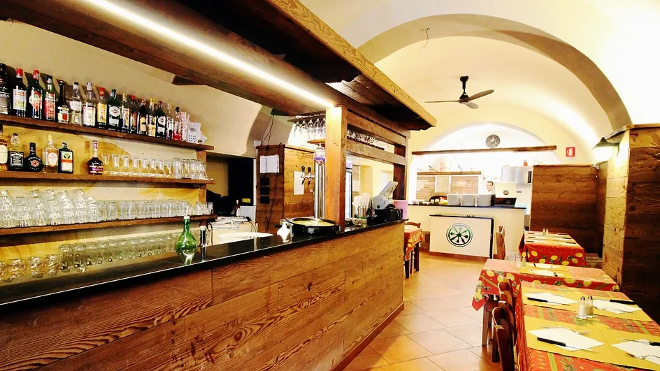 Pizzeria Dal Vecchio Forno restaurant in Isolabona