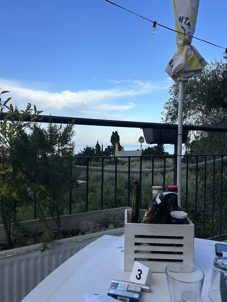 Deborah Caimi_Non Solo Bar_Laigueglia_review