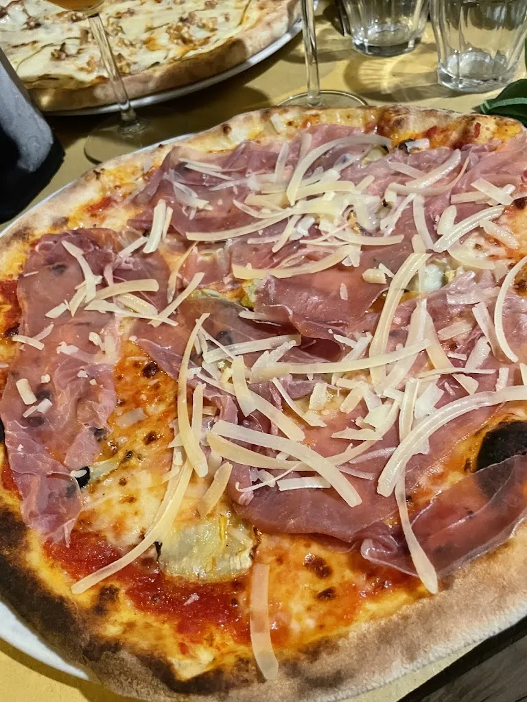 Pizzeria Mentelocale_Laigueglia_slider_image_2