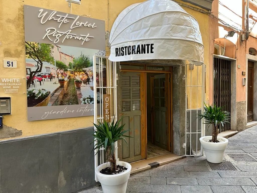 White Lerici restaurant & wine bar restaurant in Lerici