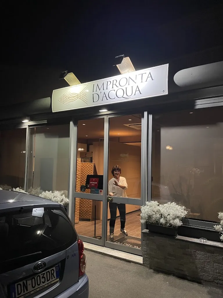 Csaba Schulz_Impronta d'acqua_Lavagna_review