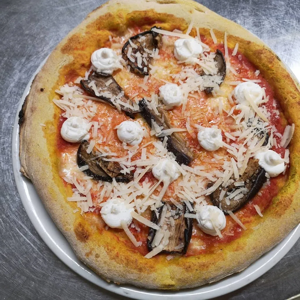 Ugo Pizza_Lavagna_slider_image_3