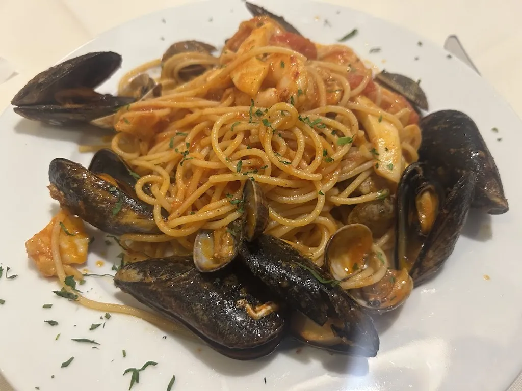 Lo Scoglio Pizza & Restaurant_Lavagna_slider_image_3