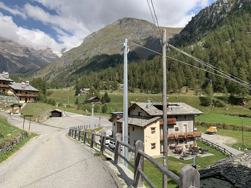 Derek Finke_Anderbatt Camere E Cucina_Gressoney-La-Trinitè_review