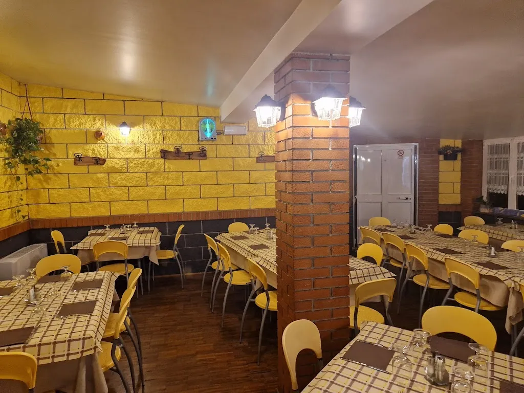 Pizzeria Il Pontino restaurant in Manesseno