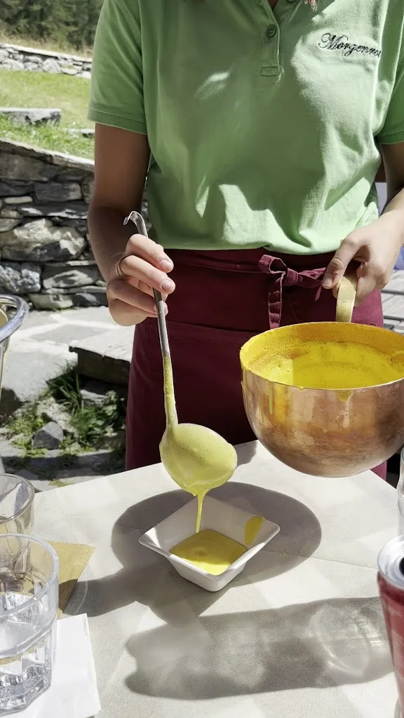 Adam Carver_Morgenrot_Gressoney-La-Trinitè_review