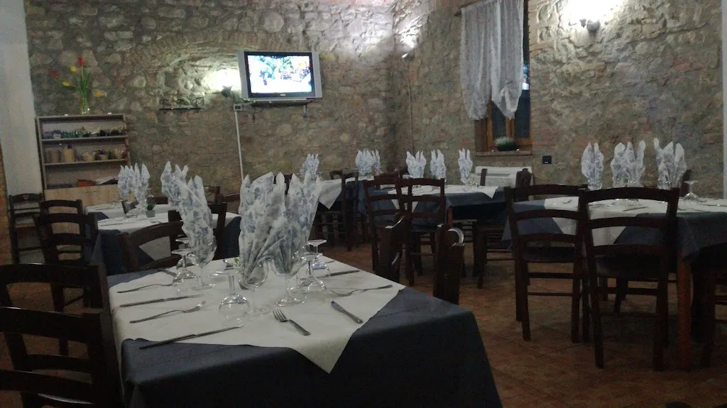 Trattoria La Grotta Farnese restaurant in Campli