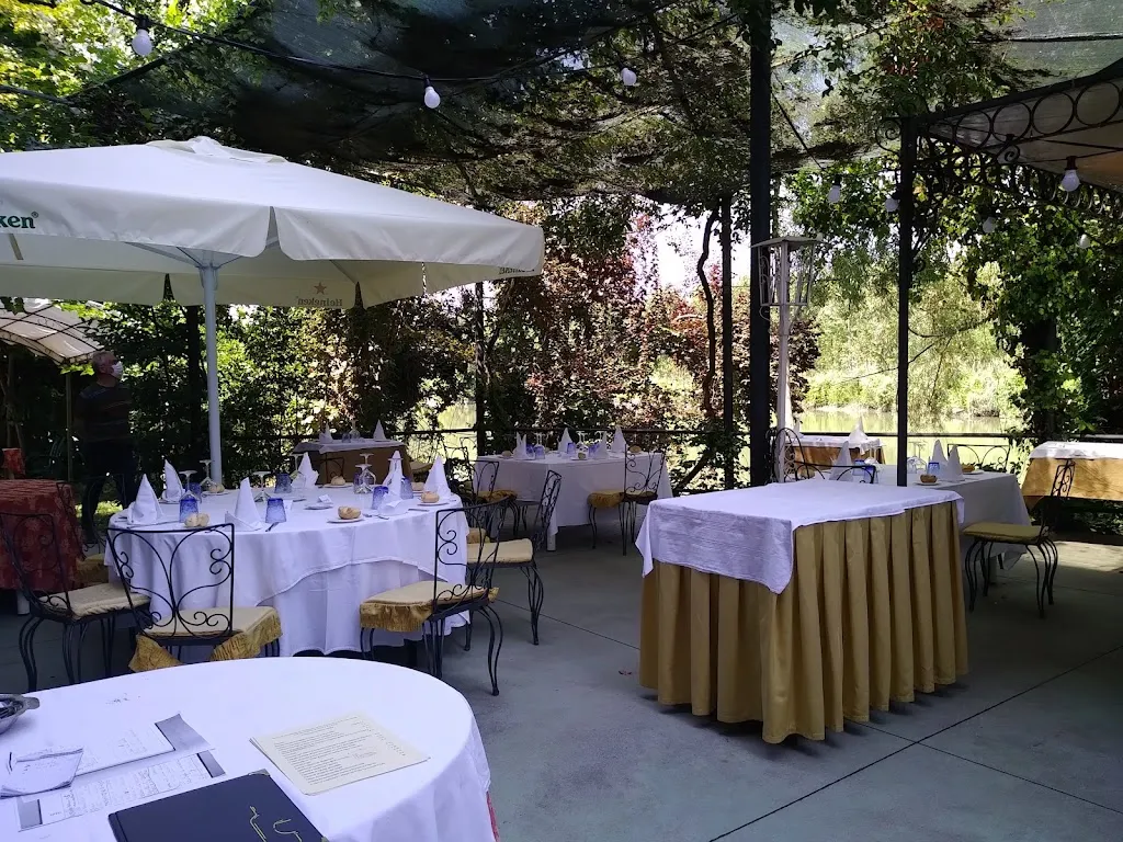 Molino Vecchio (S.N.C.) restaurant in Molino Vecchio-Scapitola-Baio