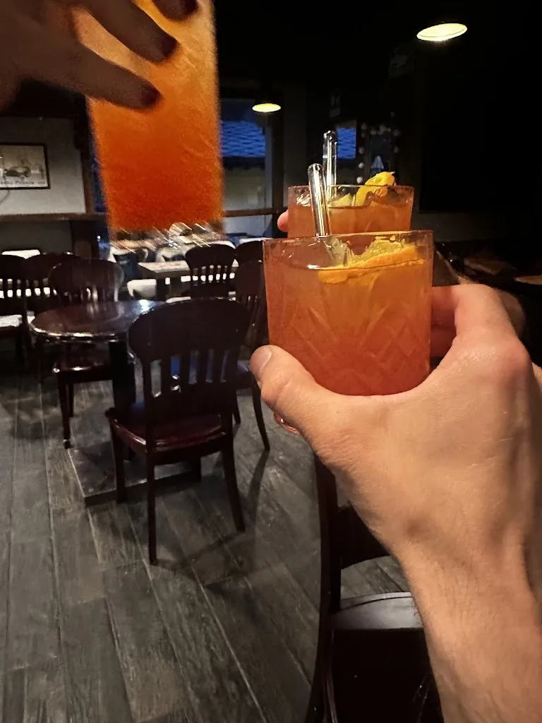 Karol H_The Gordon's Pub_Gressoney-La-Trinitè_review