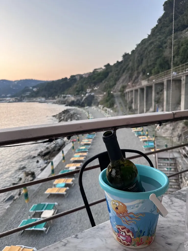 Miriam Helmus_Amaremoneglia_Moneglia_review