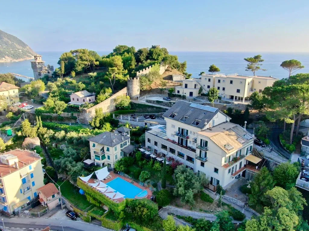 Hotel Villa Edera & La Torretta restaurant in Moneglia
