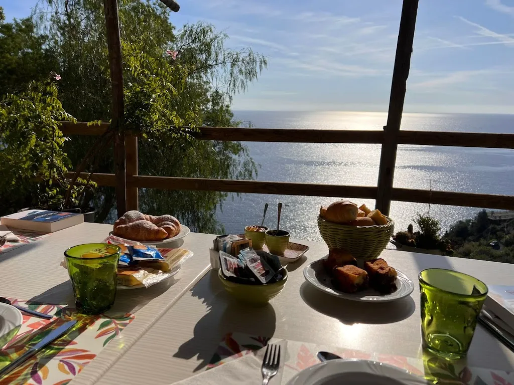 Armin Höhn_Il Paradiso di Manù_Noli_review