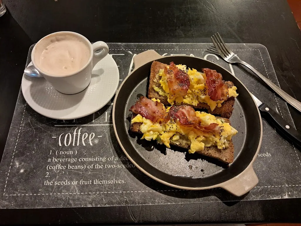 Giovanna Patella_Cantina del Pescatore Enoteca Bar_Monterosso al Mare_recensione