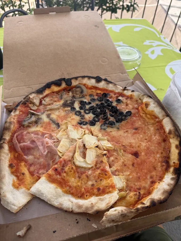 Jaclyn Urso_Pizzeria La Smorfia_Monterosso al Mare_review