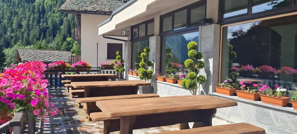 The Weiss - Bistrot & Rooms_Gressoney-Saint-Jean_slider_image_1