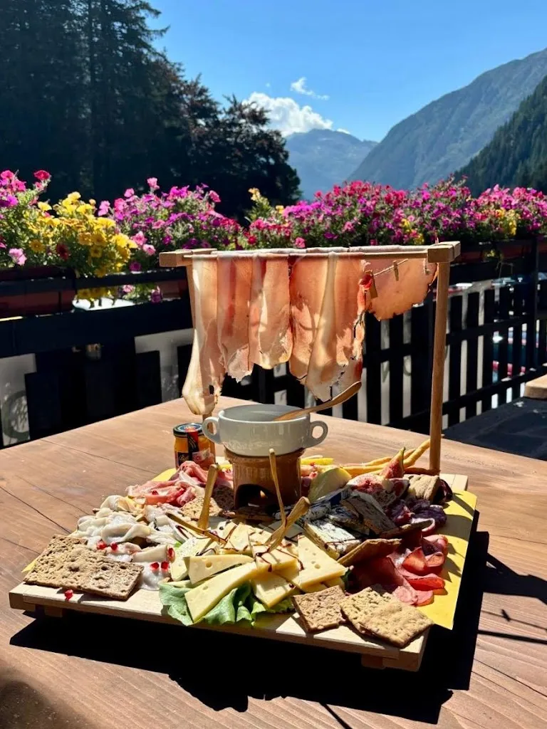 The Weiss - Bistrot & Rooms_Gressoney-Saint-Jean_slider_image_3