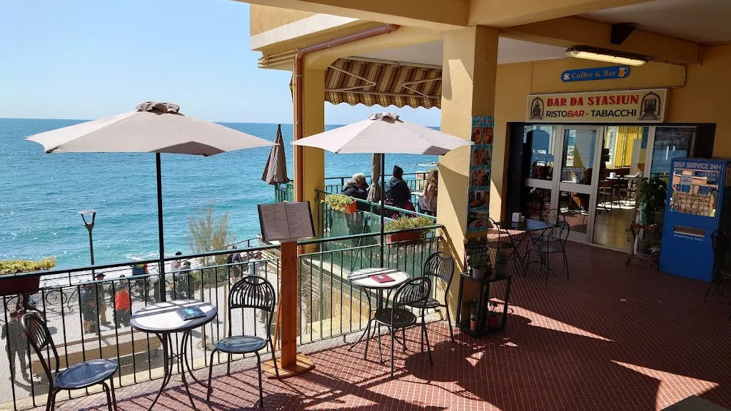 Bar da Stasiun restaurant in Monterosso al Mare