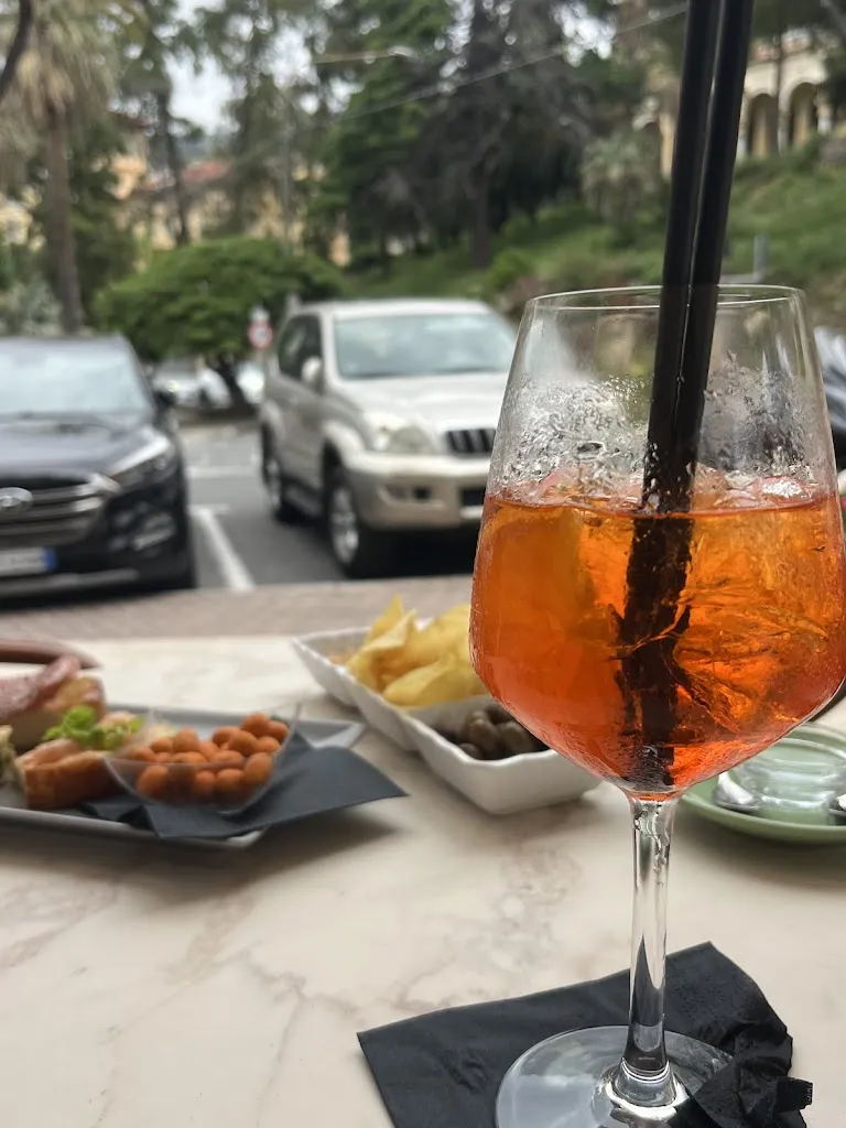 Alexandra Galajda_Restaurant Bar Gelateria Alexandra_Ospedaletti_review