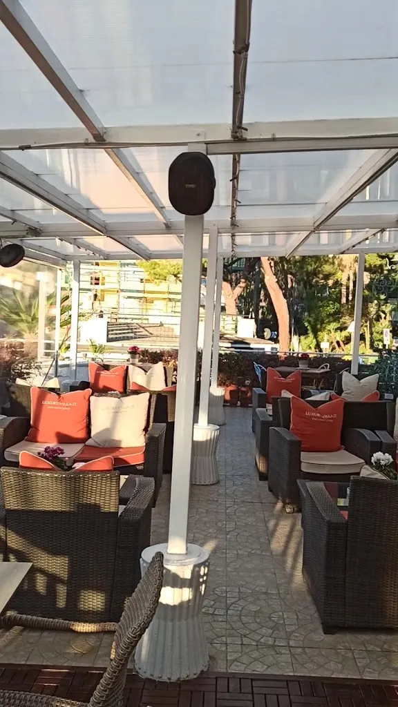 Restaurant Bar Gelateria Alexandra_Ospedaletti_slider_image_2