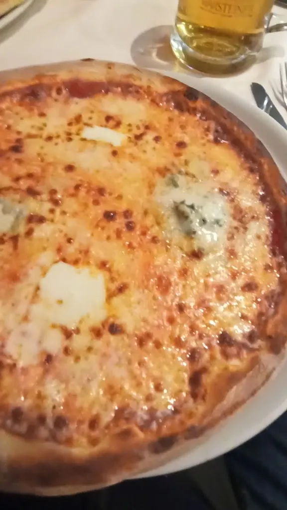 Ristorante Pizzeria Golfo di Napoli_Ospedaletti_slider_image_2