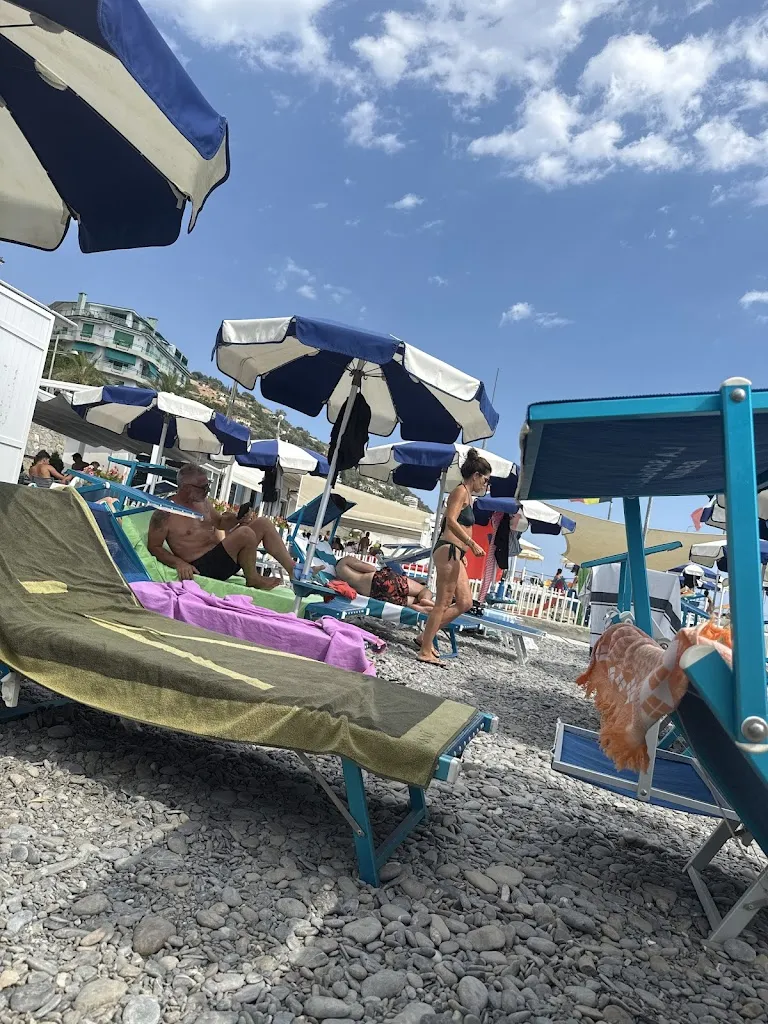 Turchian Omer_La Scogliera Beach_Ospedaletti_review