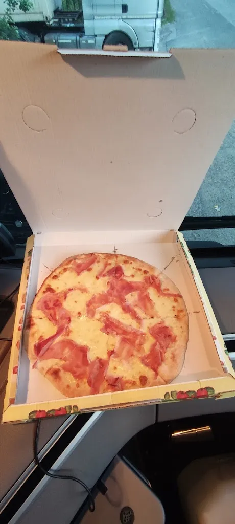 Aleksandr_Pizzeria Renna_Piana Battolla_review