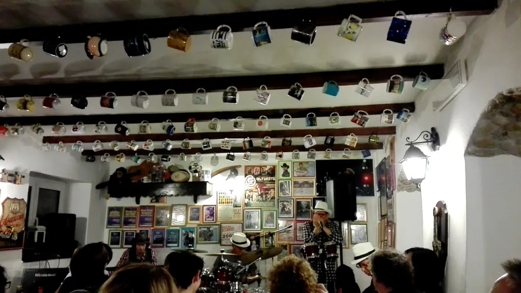 O'Connell Street, Irish Country Pub_Piana Crixia_slider_image_2